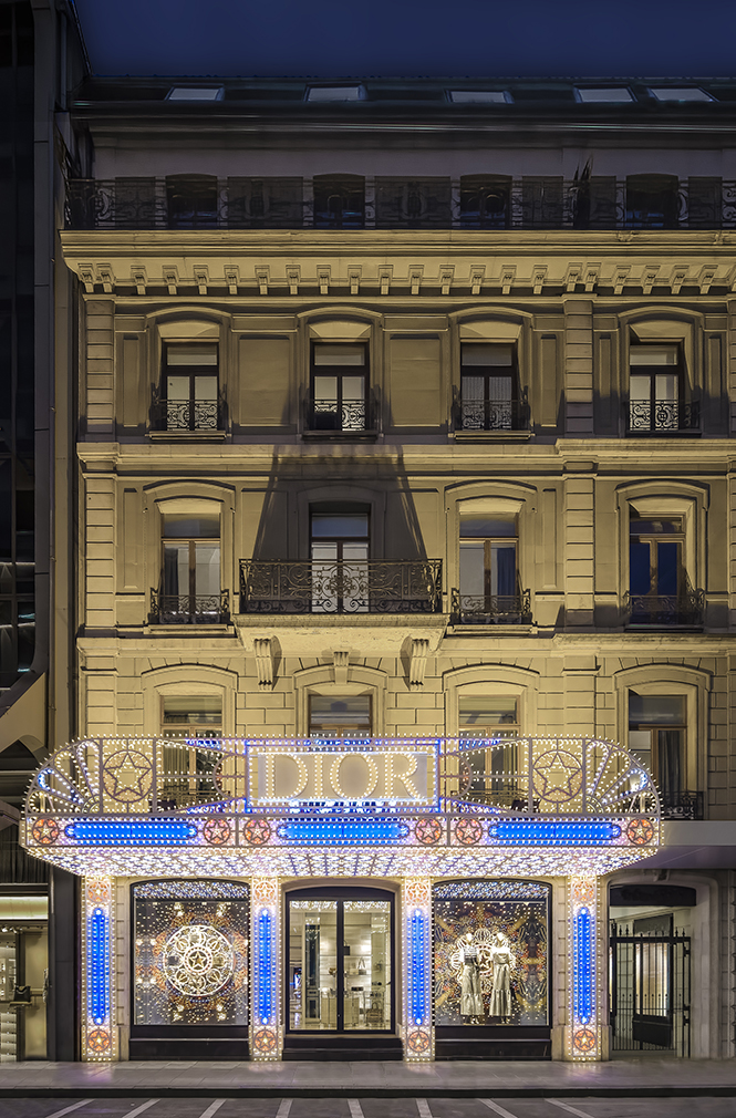 Dior #WindowDisplay in #Paris @mariagraziachiuri #WindowsWear