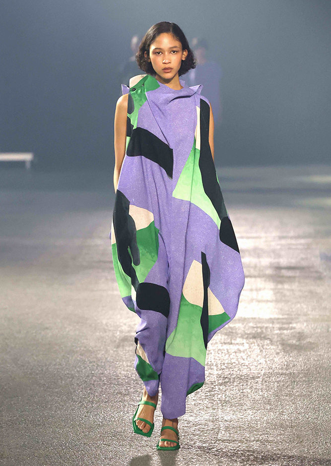 ISSEY MIYAKE SS23 | “A Form That Breathes” - ZOE Magazine