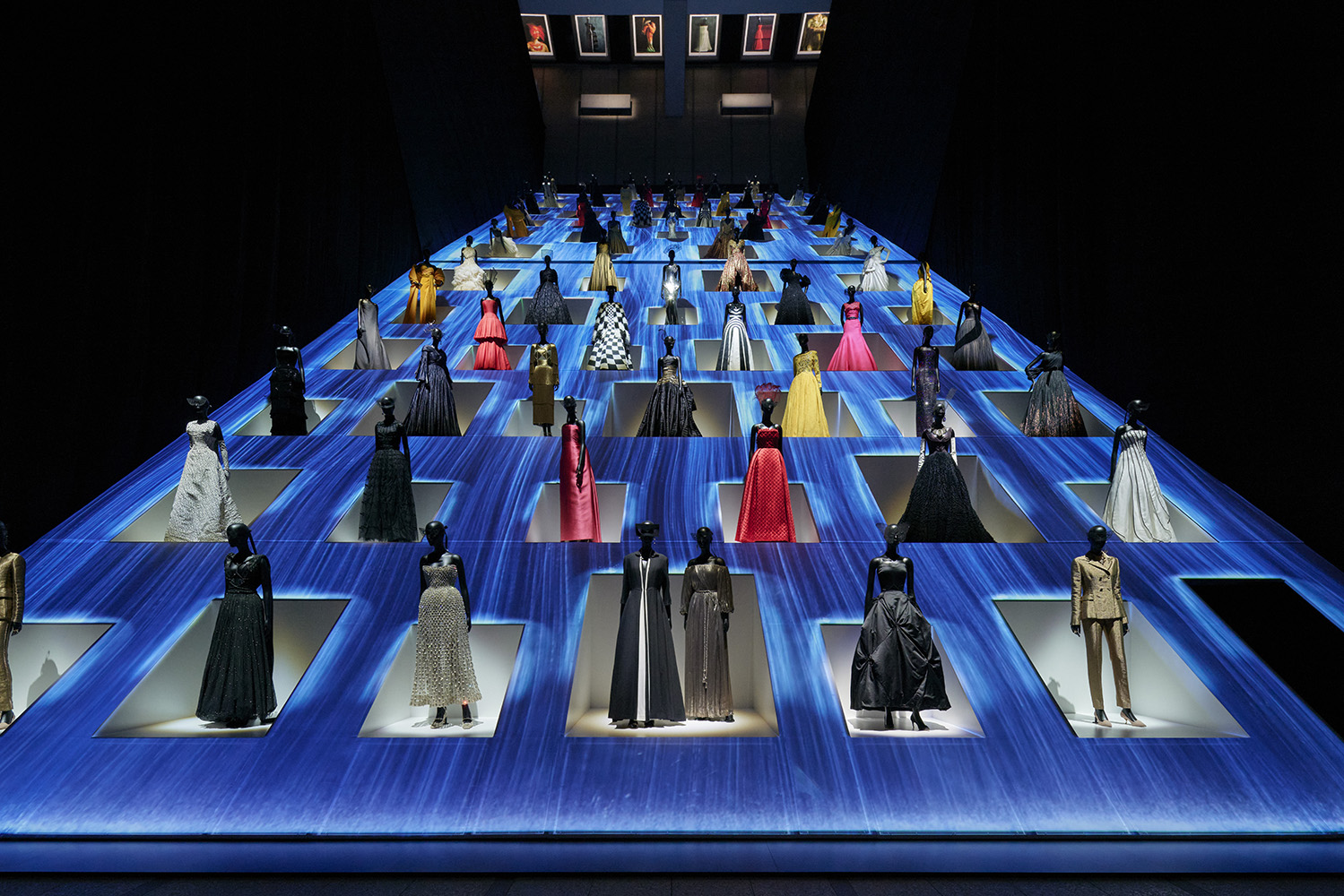Tham quan trực tuyến Triển lãm Christian Dior Designer of Dreams